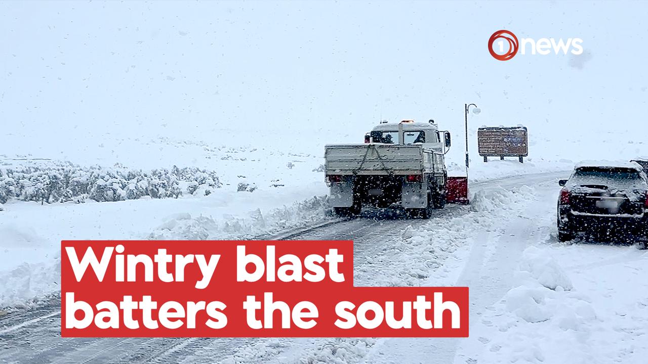 Heavy snow disrupts travel, high avalanche risk for South Island